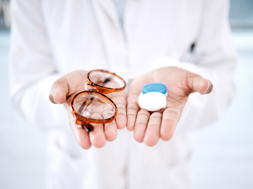 Deciding Between Eyeglasses and Contact Lenses